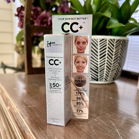 It Cosmetics CC Cream Color correcting full coverage cream. Anti-Aging Hydrating - Picture 3 of 15